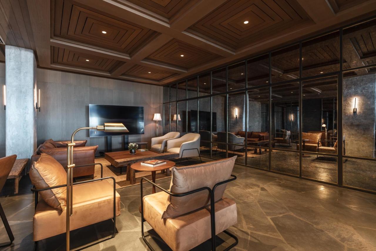 Hotel Costanero MGallery Montevideo Esterno foto The lounge at the airport