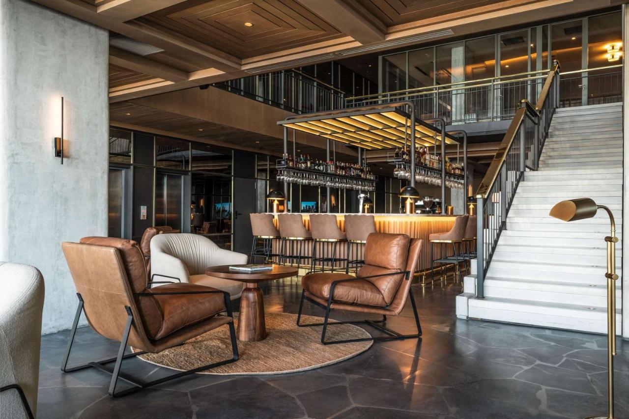 Hotel Costanero MGallery Montevideo Esterno foto The lounge at the airport